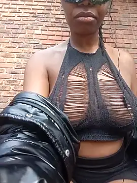 CreamyCupCake_96 live cam on StripChat