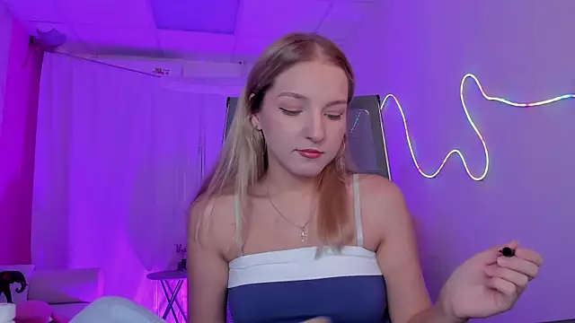 ViolaMore live cam on StripChat
