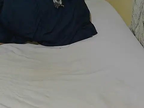 petite_pretti live cam on StripChat