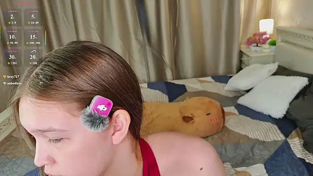 PlayfulMelly live cam on StripChat