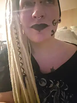 PinkTheHawk webcam