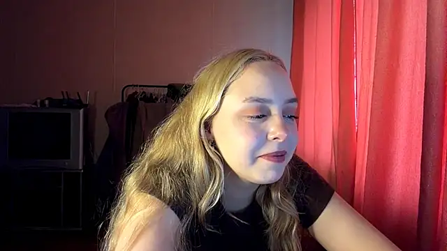 ZoraDearmon webcam