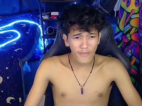 hugekenbigcock live cam on StripChat