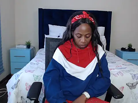QUEENMANDYY webcam