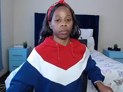 QUEENMANDYY webcam