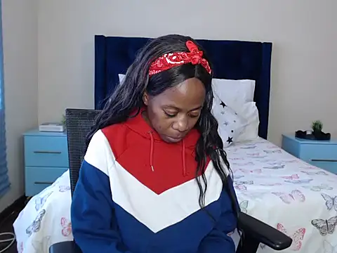 QUEENMANDYY webcam
