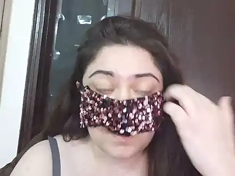 Lisa_White_Desi live cam on StripChat