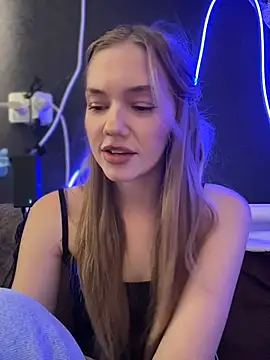 MilaMoone webcam