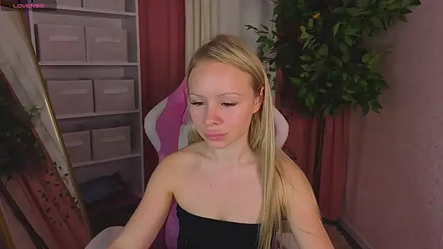 Milana_r0se webcam