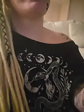 PinkTheHawk live sex cam