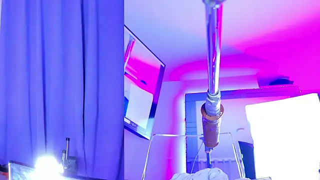 NathaxaLeans webcam