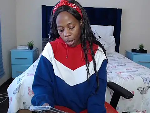 QUEENMANDYY webcam