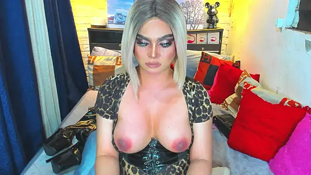 BlondePlaymateQueen webcam