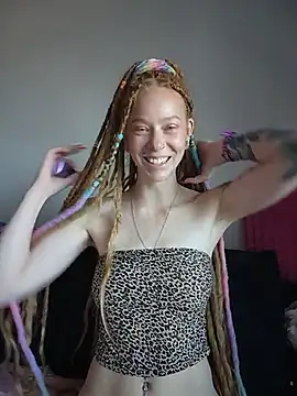 LucidLucy live cam on StripChat