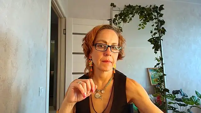 LioraWeiss live cam on StripChat