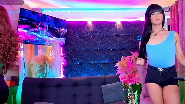 Queens_Wonders_Blonders webcam