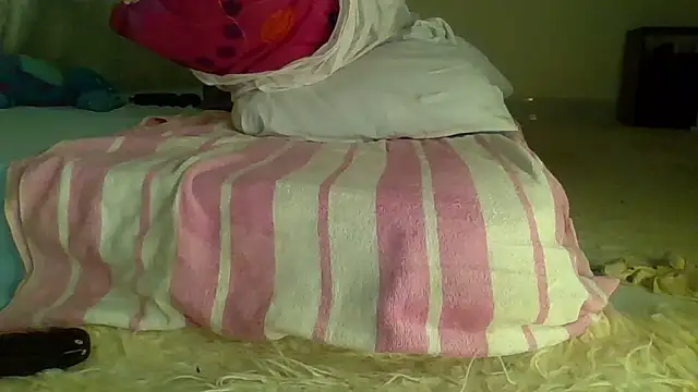 Yours_little_secret webcam