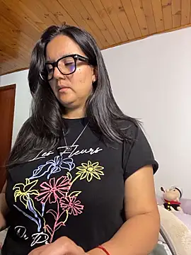 SWEETLILY18 live cam on StripChat