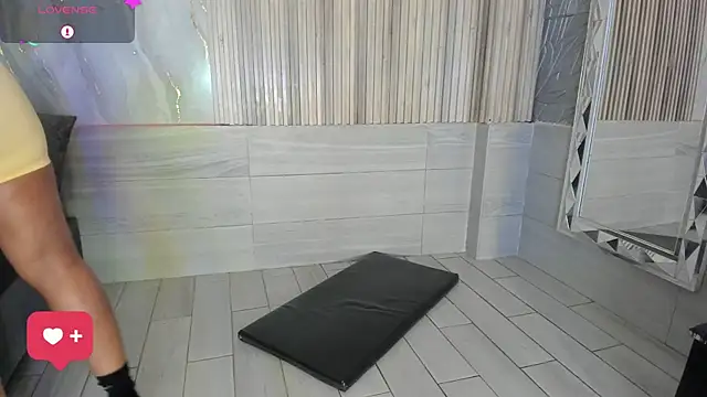 BriannaChelsea webcam