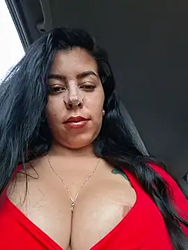 Luianna live cam on StripChat