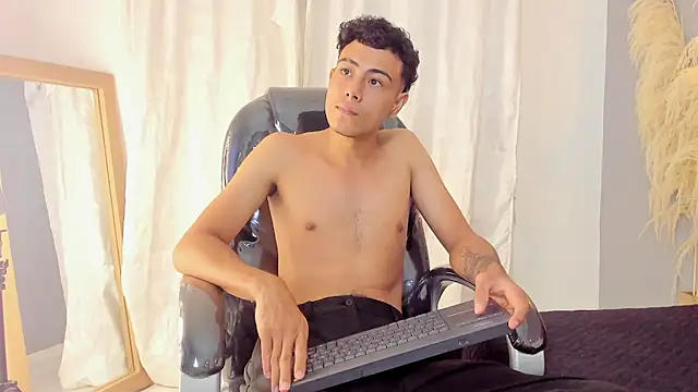 Lois_stone webcam