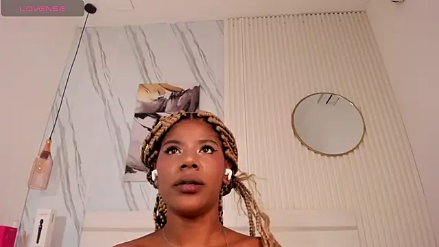 Afro_Luna live cam on StripChat