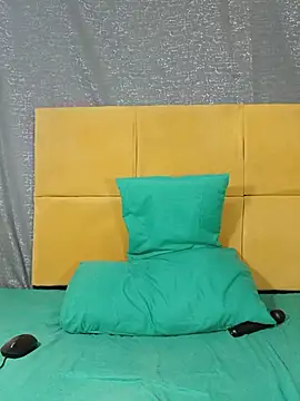 HugeTitisxx webcam