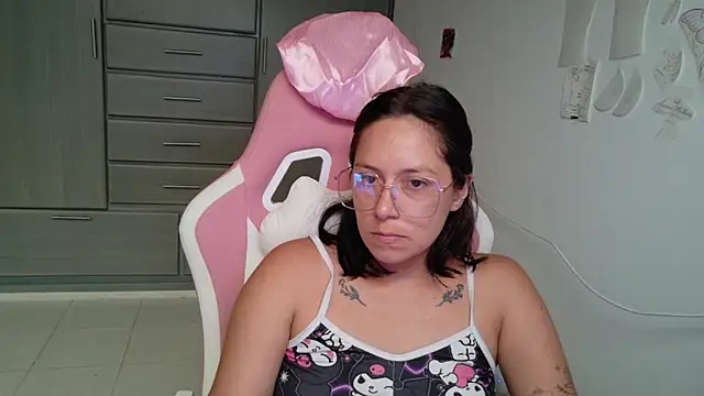 MommyMiaWs webcam