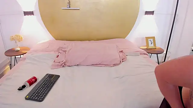 MyaAmstrong webcam
