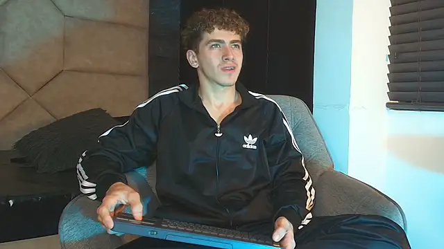 Tyler_Mcrey live sex cam