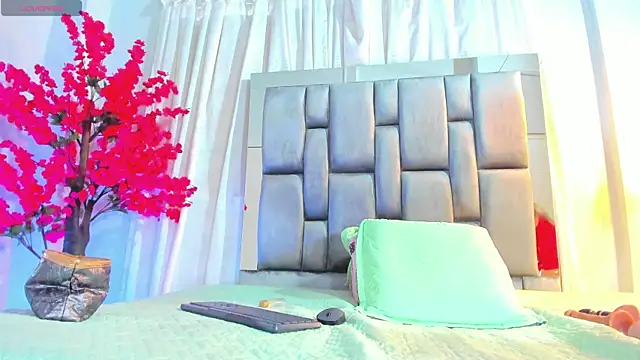 milfhorny_69 live cam on StripChat