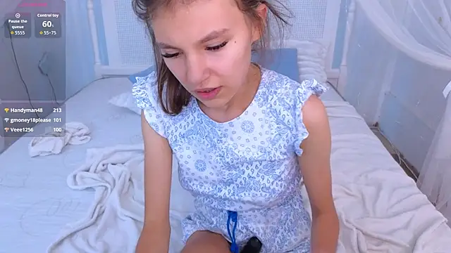 Little__Lunaa webcam