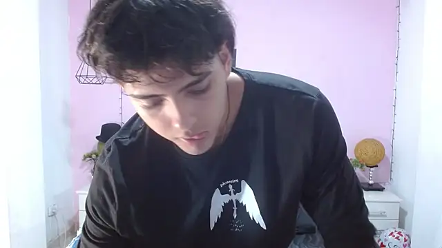 zayne_lyon live cam on StripChat