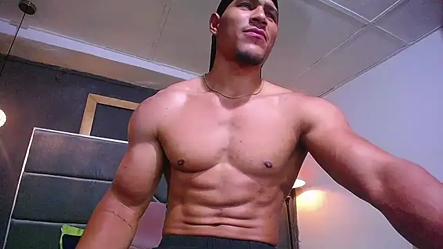 teddyfit19cm live cam on StripChat