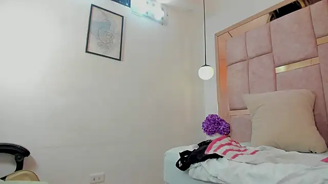 mia_rouxx1 webcam