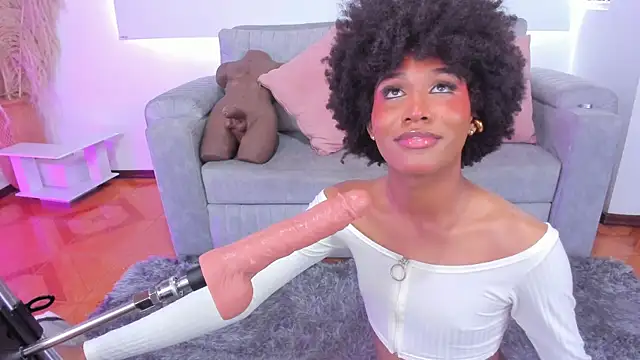 NaomiSaenz_ webcam
