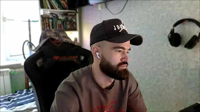 _Serious_Man webcam