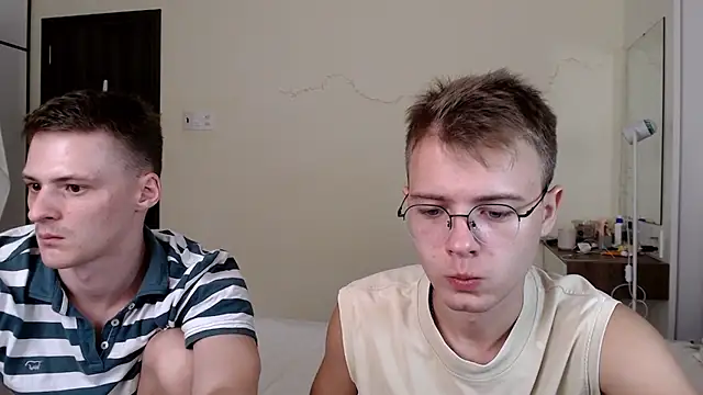 NikiKerryCum webcam
