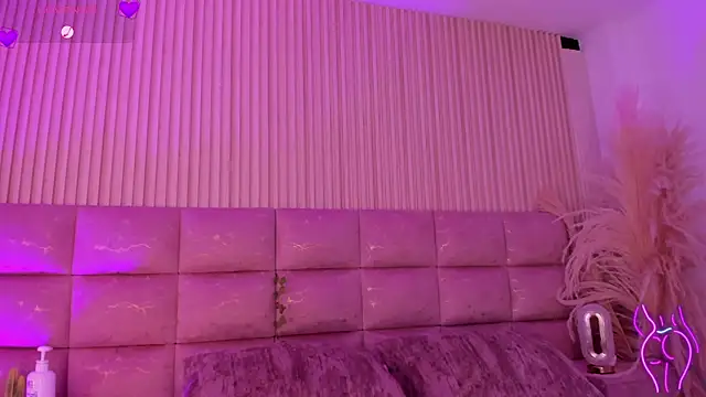 CarolineFyre webcam