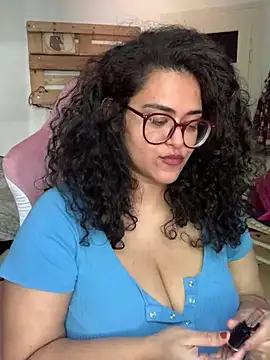 Curvydesifromgermany webcam