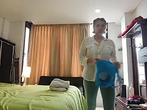 MiaIsabela_ webcam