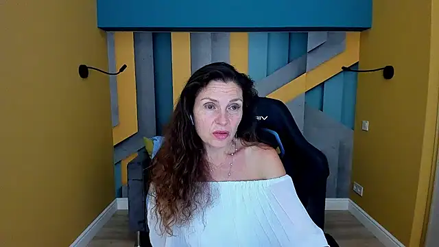 EllaLong webcam