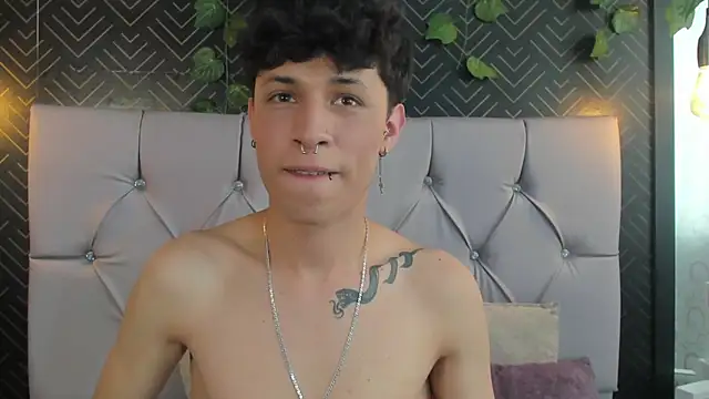 Axel__Evans live cam on StripChat