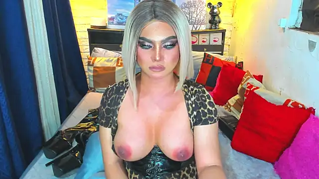 BlondePlaymateQueen webcam