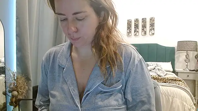 HazelSkyesChat webcam