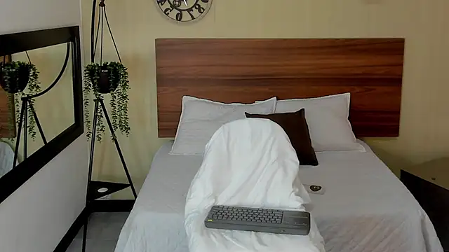 SamayRyann live cam on StripChat