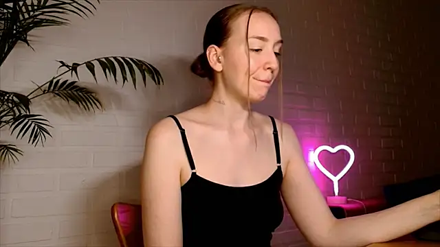 WhitePrincessLuna webcam