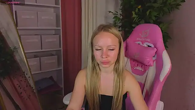 Milana_r0se webcam
