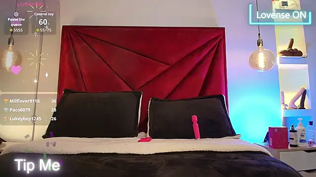 NahomiRoss webcam