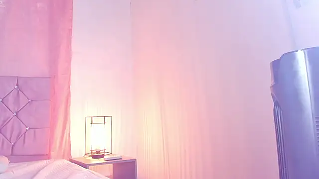 NaylaRosse live cam on StripChat